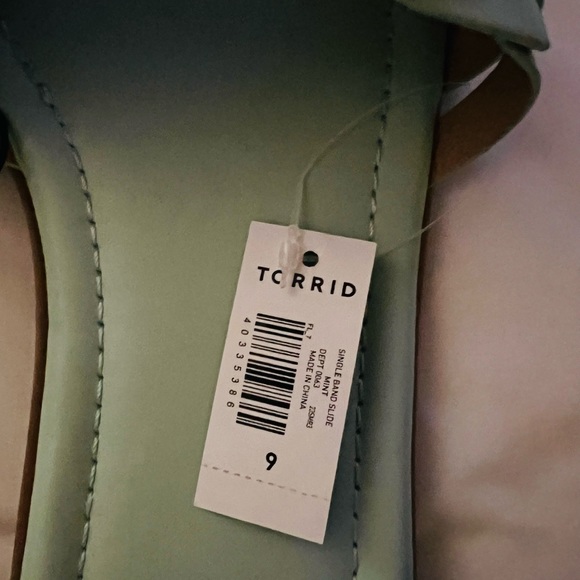 Torrid 9WW Mint Single Band Slide NWT - Picture 9 of 11